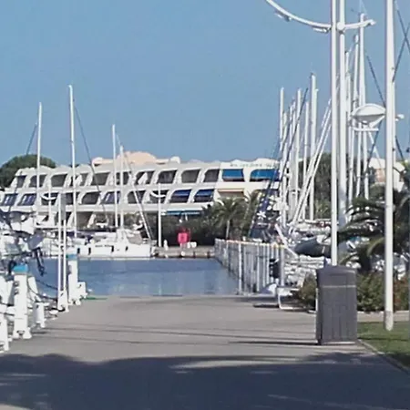 Les Jardins Du Port Lägenhet